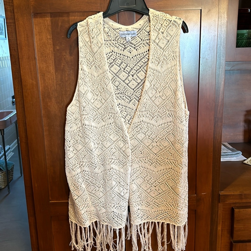 Southern Lady Xl cream, crochet knit vest with fringe. Super cute!